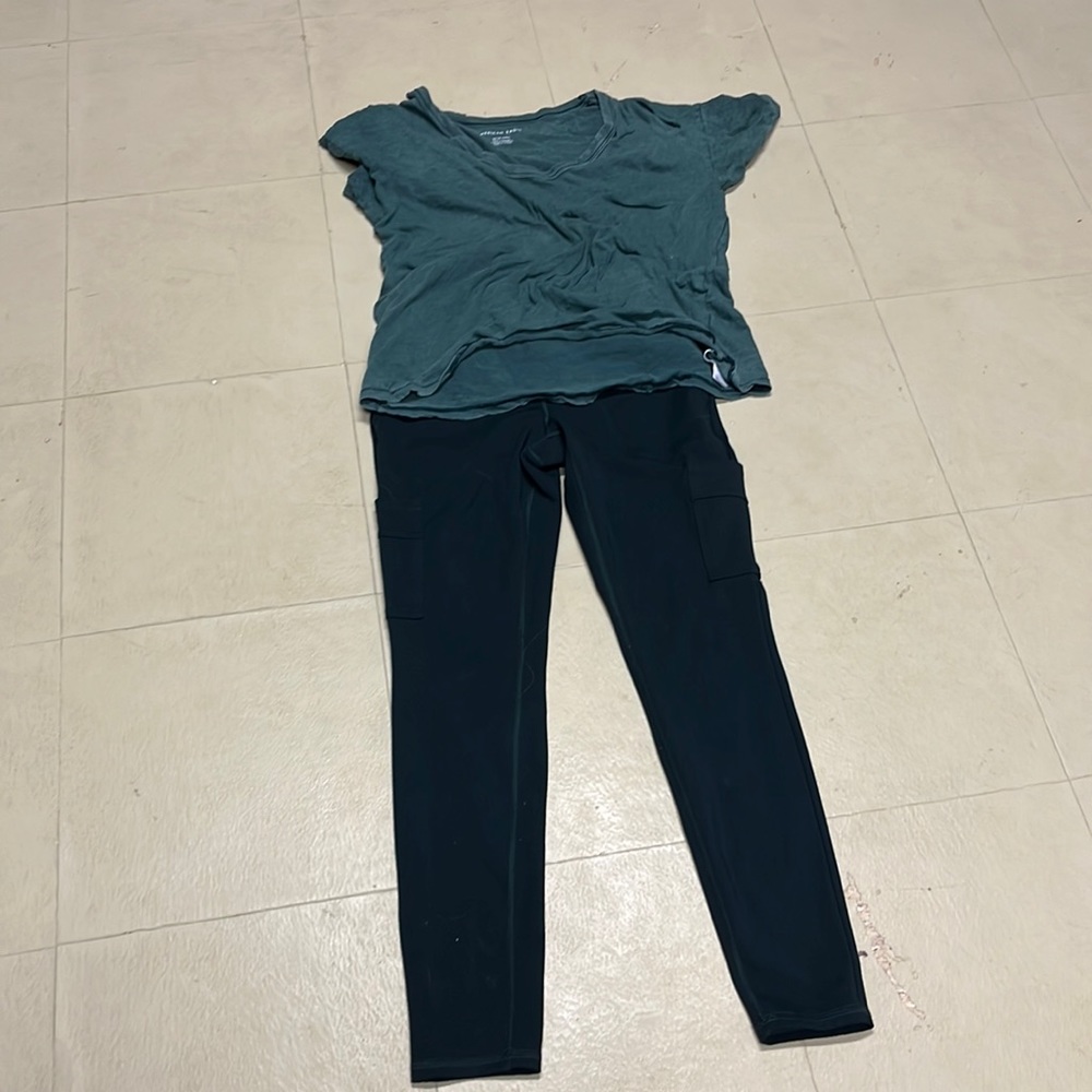 American eagle boyfriend tee and avalanche leggings only worn a few times